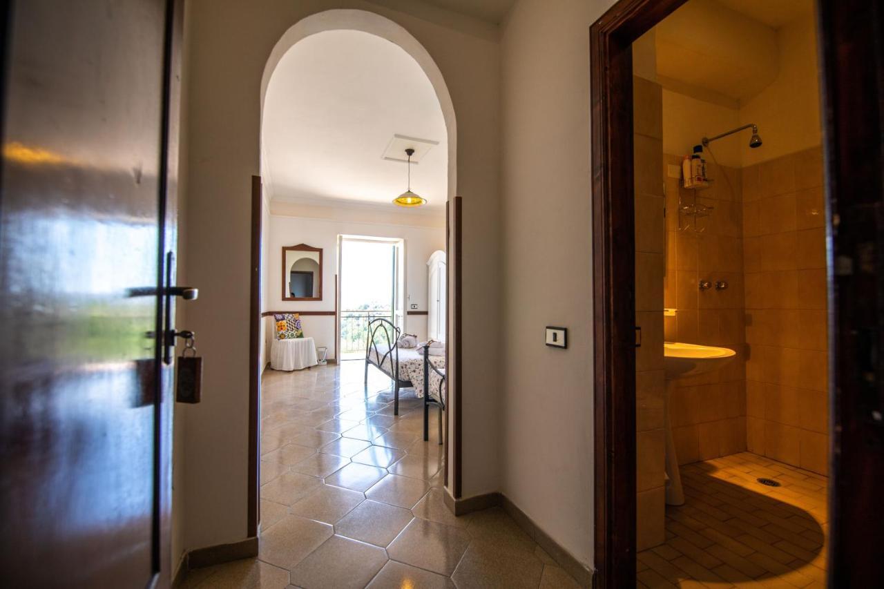 Madonna Della Scala Bed and Breakfast Castellabate Exteriör bild